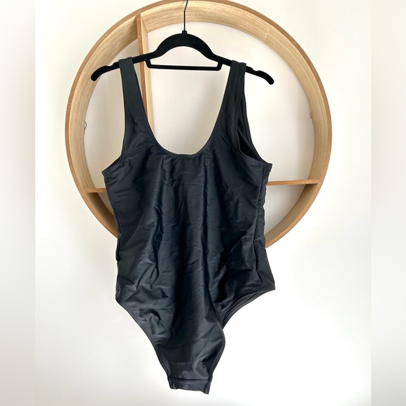 BNWT H&M Firm Shape Swimsuit - Picture 4 of 8